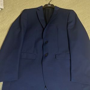 Men’s Slim Fix Flex Van Heusen suit. Blue; coat size 40R, pants size 32W x 32L
